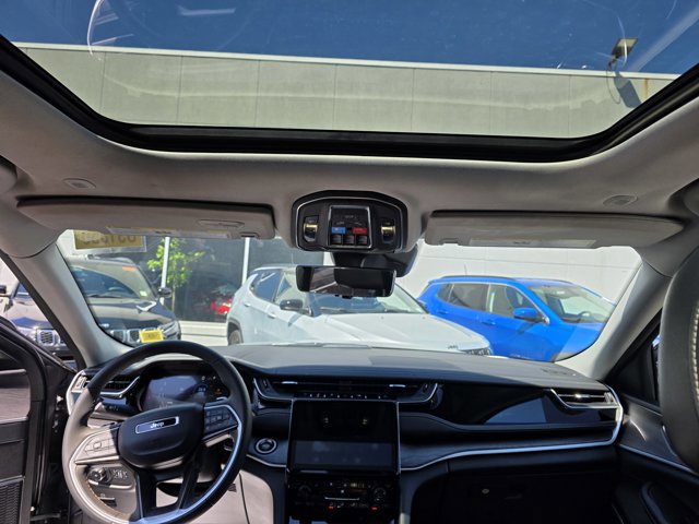 Used 2022 Jeep Grand Cherokee Limited 4xe w/ Luxury Tech Group II image 4