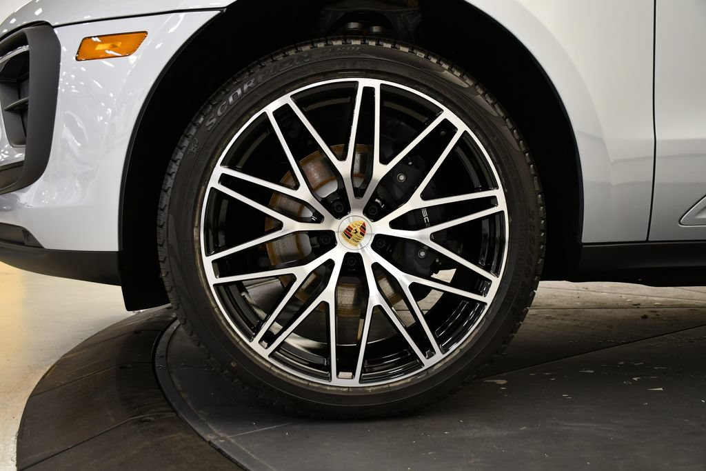 Certified 2026 Porsche Macan AWD/4WD image 16