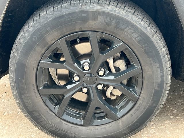 Used 2024 Jeep Grand Cherokee Altitude image 7