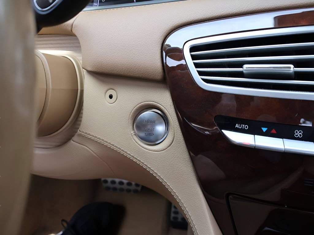 Used 2011 Mercedes-Benz CL 550 4MATIC image 27
