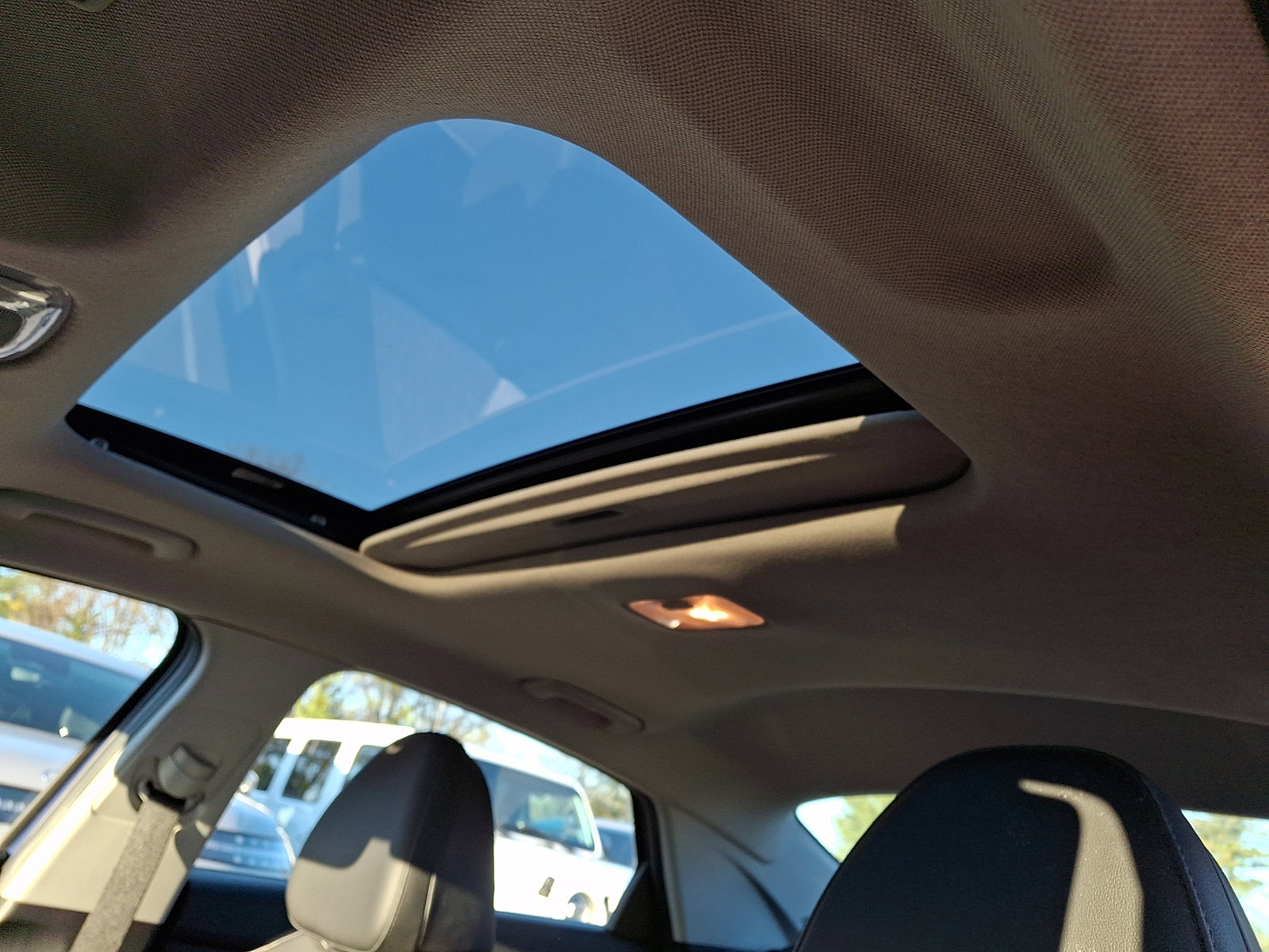 Certified 2023 Hyundai Elantra Limited w/ Preferred Accessory Package image 15