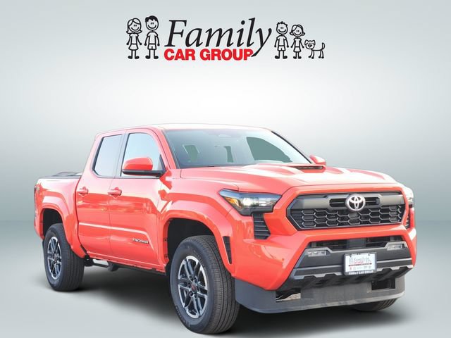 Used 2024 Toyota Tacoma TRD Sport AWD/4WD image 2