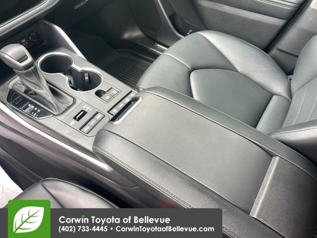 Used 2022 Toyota Highlander XLE AWD/4WD image 40