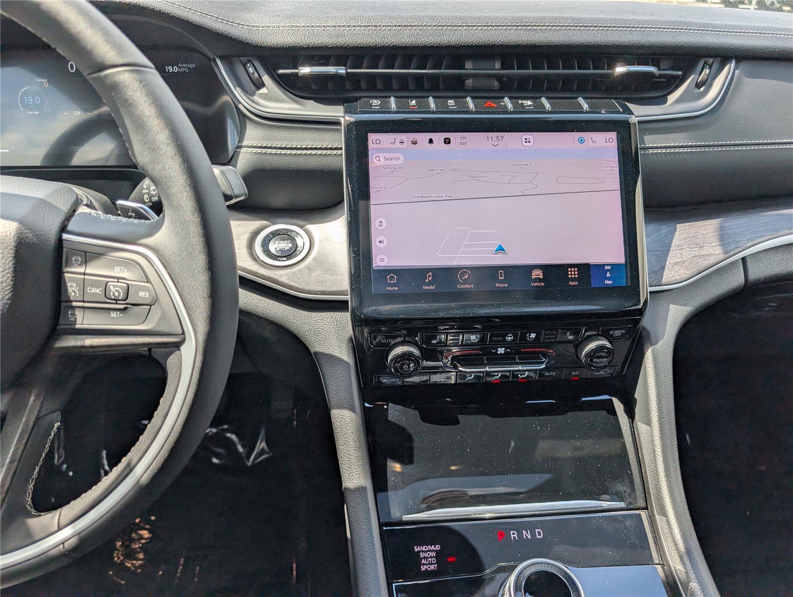 Used 2024 Jeep Grand Cherokee Limited w/ Luxury Tech Group II image 18