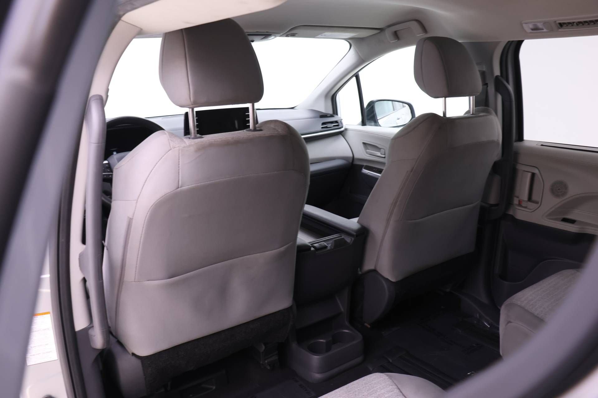 Used 2021 Toyota Sienna LE image 11