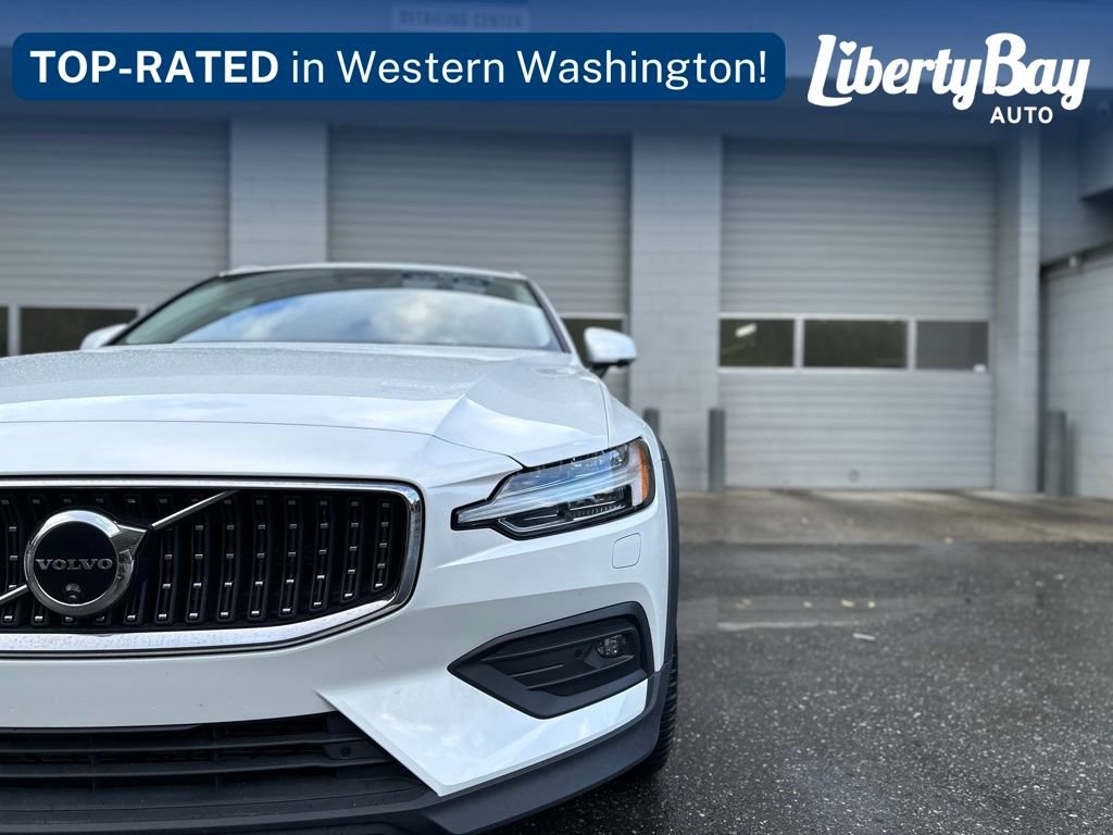 Used 2025 Volvo V60 B5 Cross Country Plus AWD/4WD image 3