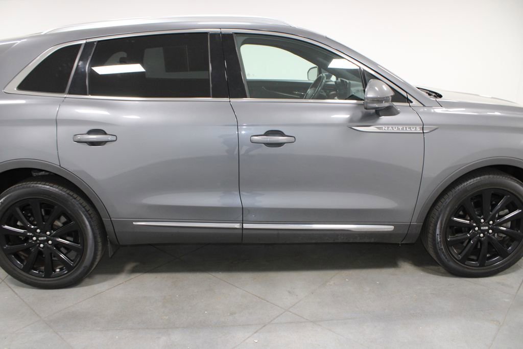 Used 2022 Lincoln Nautilus Reserve w/ Equipment Group 201A image 11