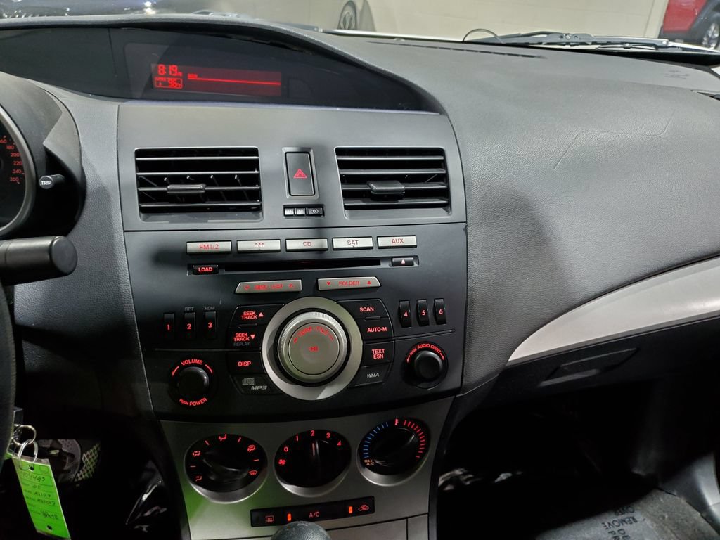 Used 2011 MAZDA MAZDA3 i Touring FWD image 24
