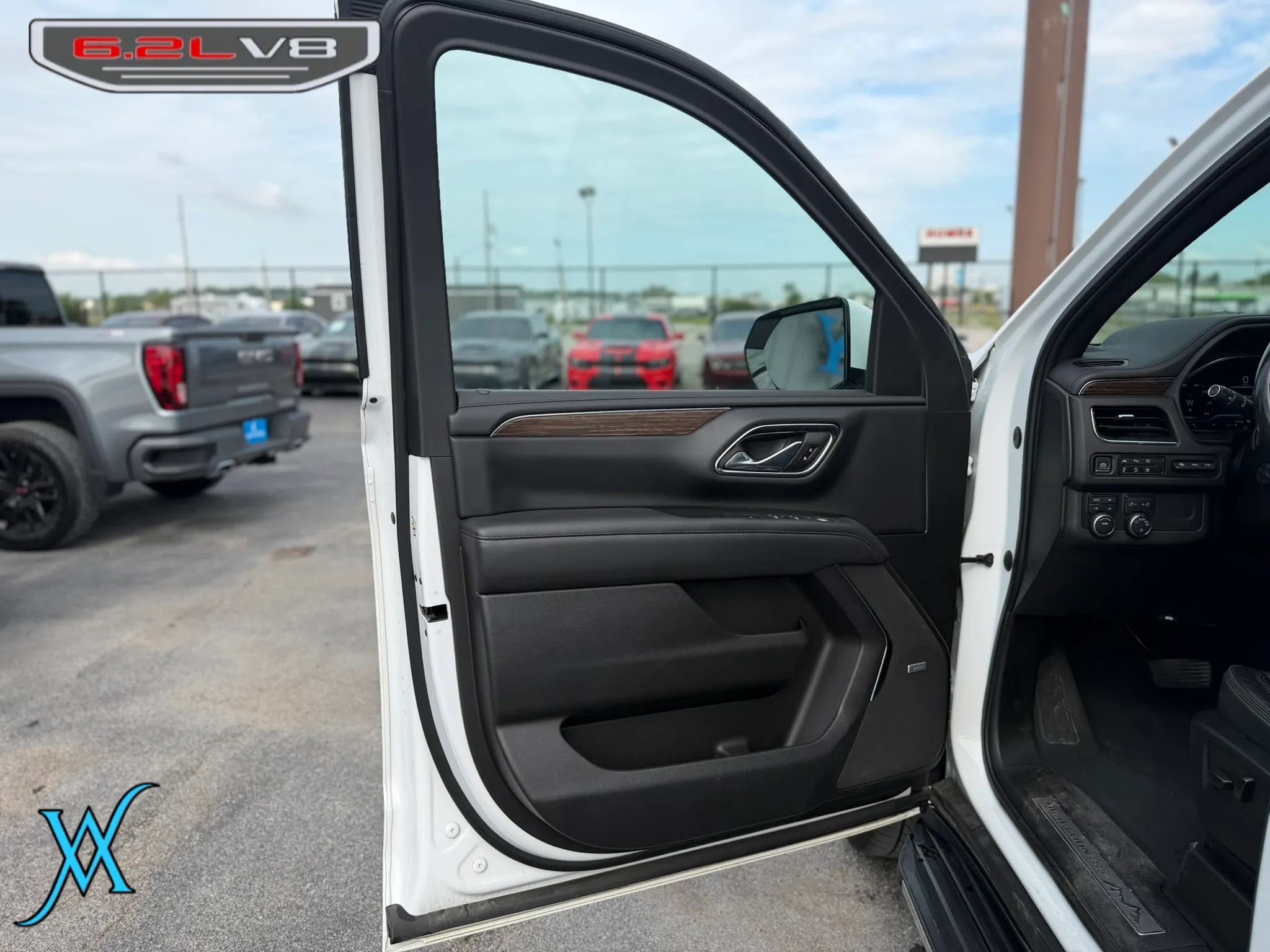 Used 2023 Chevrolet Tahoe High Country AWD/4WD image 11