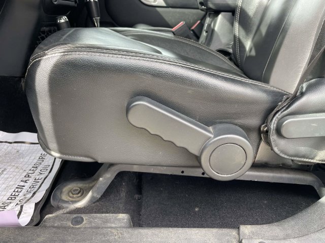 Used 2017 Jeep Wrangler Unlimited Sahara w/ Connectivity Group AWD/4WD image 21