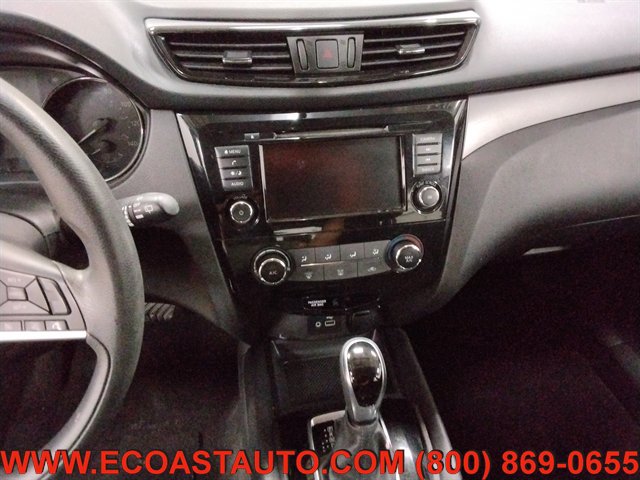 Used 2019 Nissan Rogue Sport S w/ Appearance Package FWD image 12