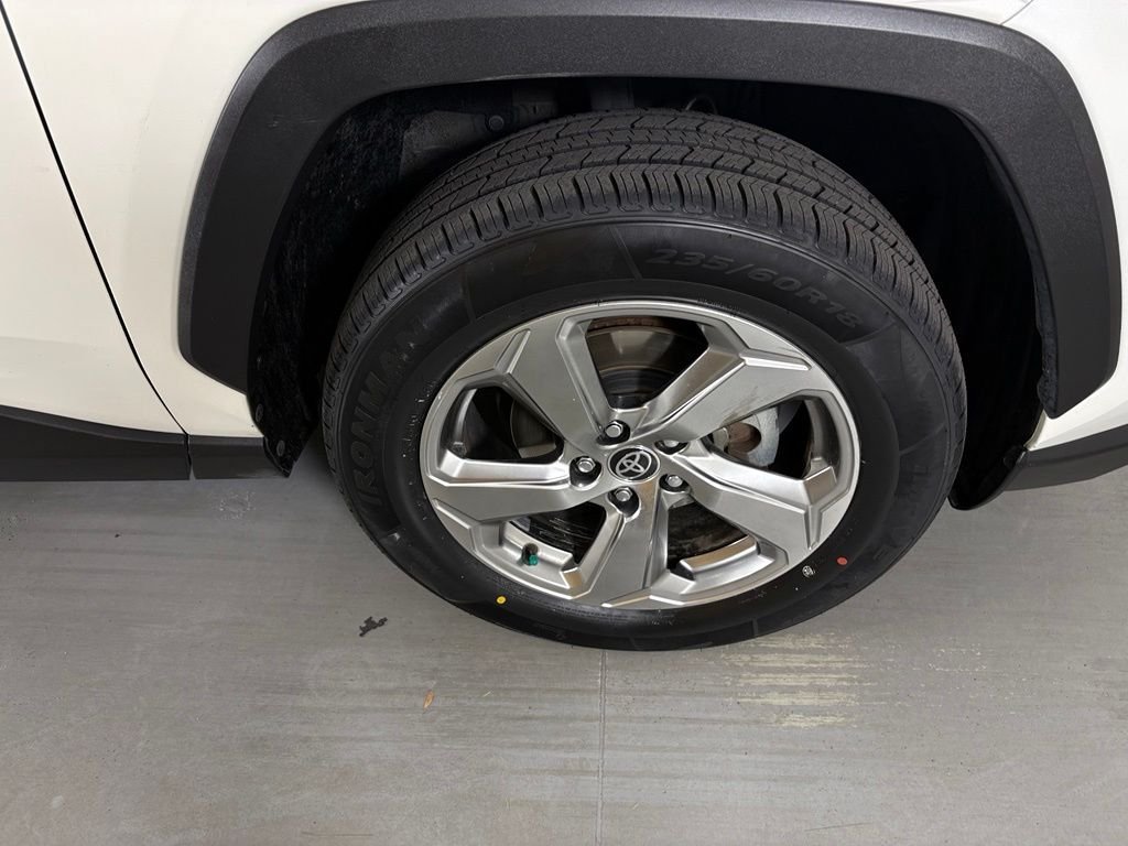 Used 2021 Toyota RAV4 XLE Premium AWD/4WD image 10