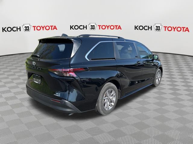 Used 2023 Toyota Sienna XLE AWD/4WD image 8