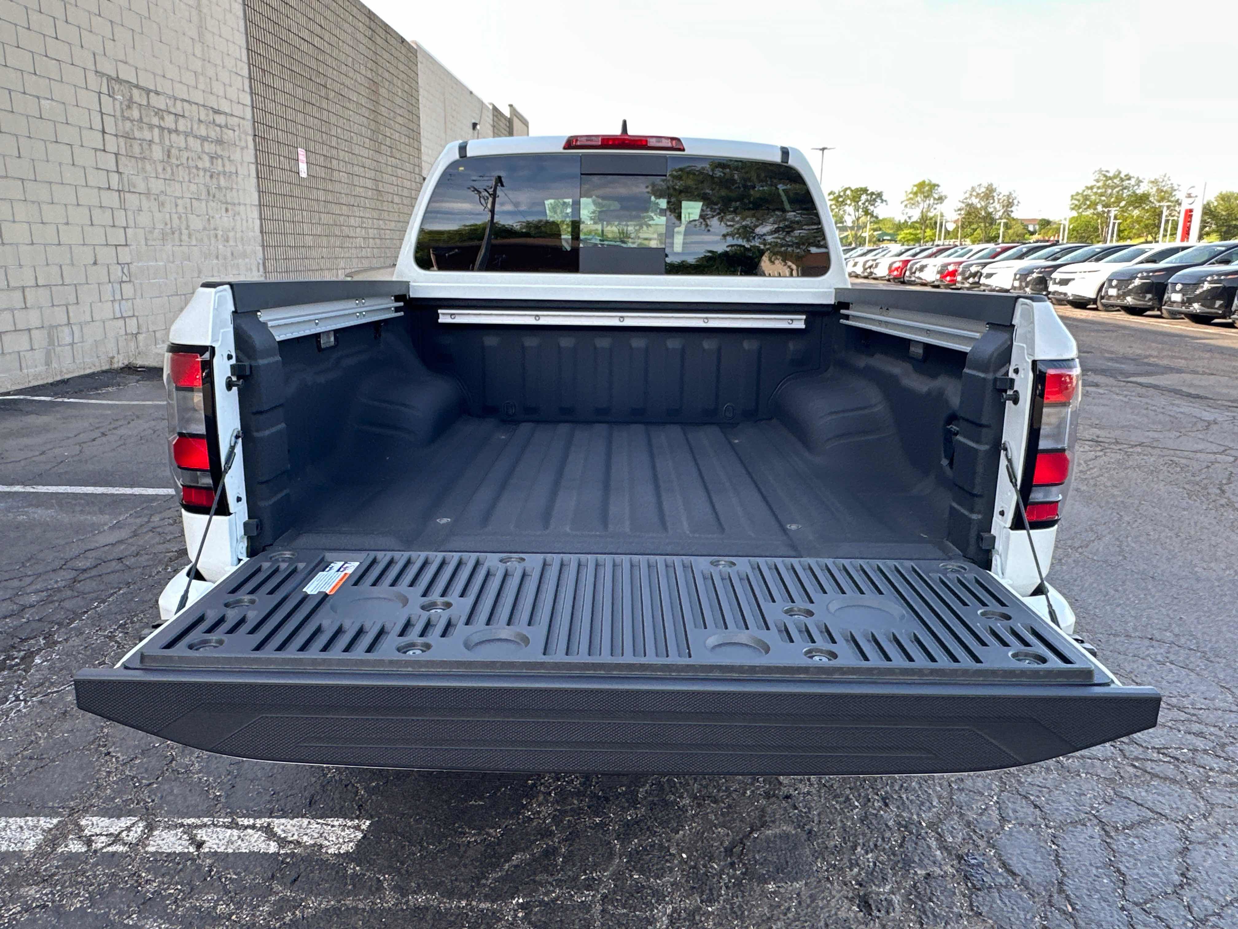 New 2026 Nissan Frontier PRO-4X w/ Pro-4x Convenience Package AWD/4WD image 16