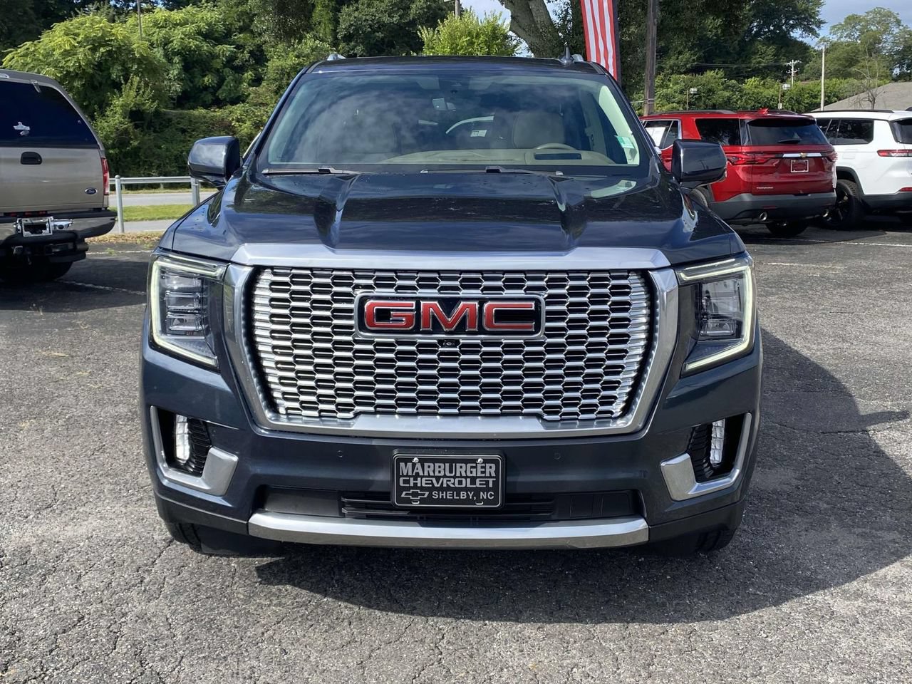 Used 2022 GMC Yukon XL Denali w/ Denali Ultimate Package AWD/4WD image 2