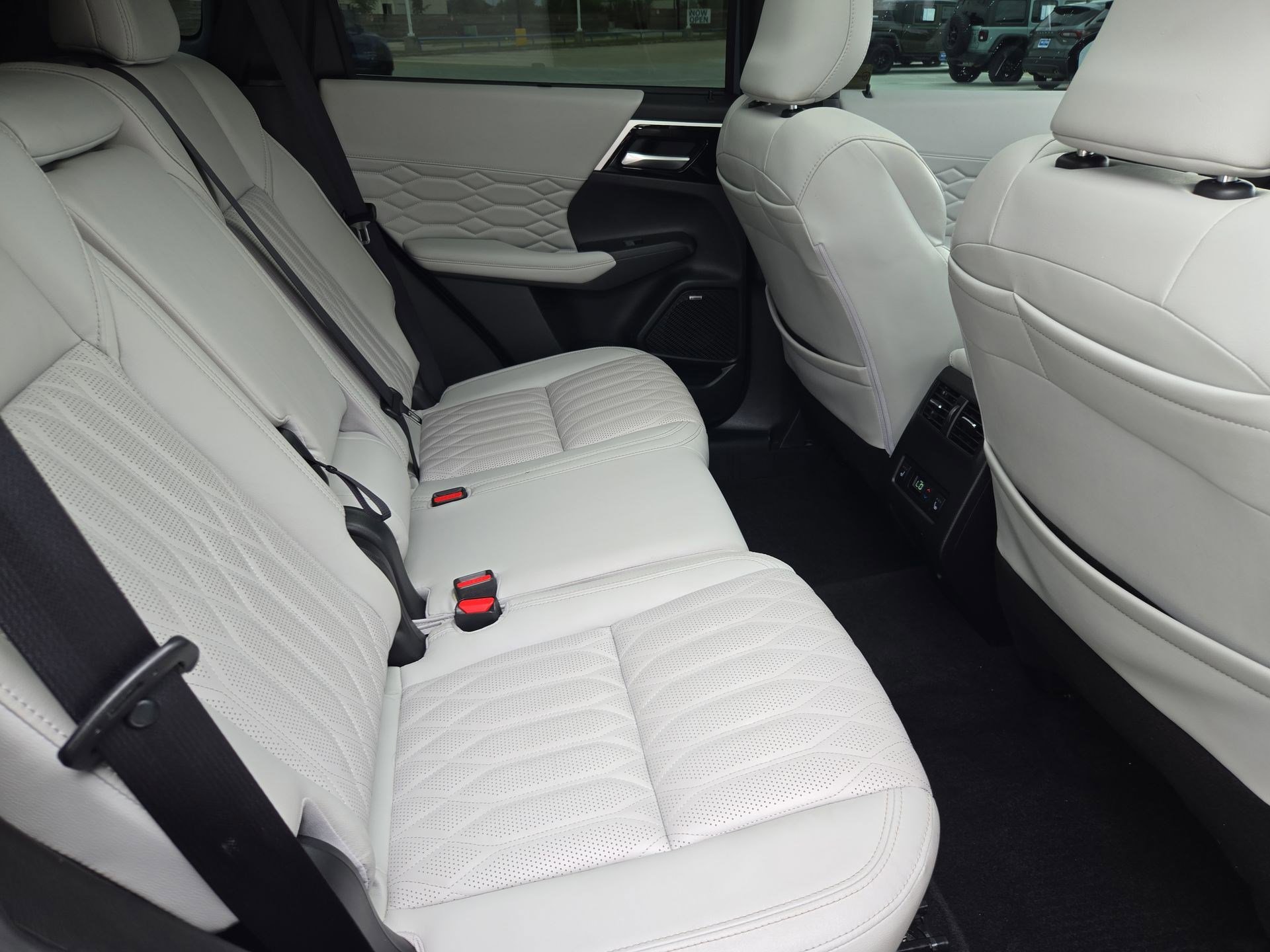 Used 2025 Mitsubishi Outlander SEL image 31