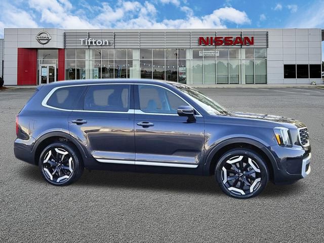 Used 2025 Kia Telluride S FWD image 3