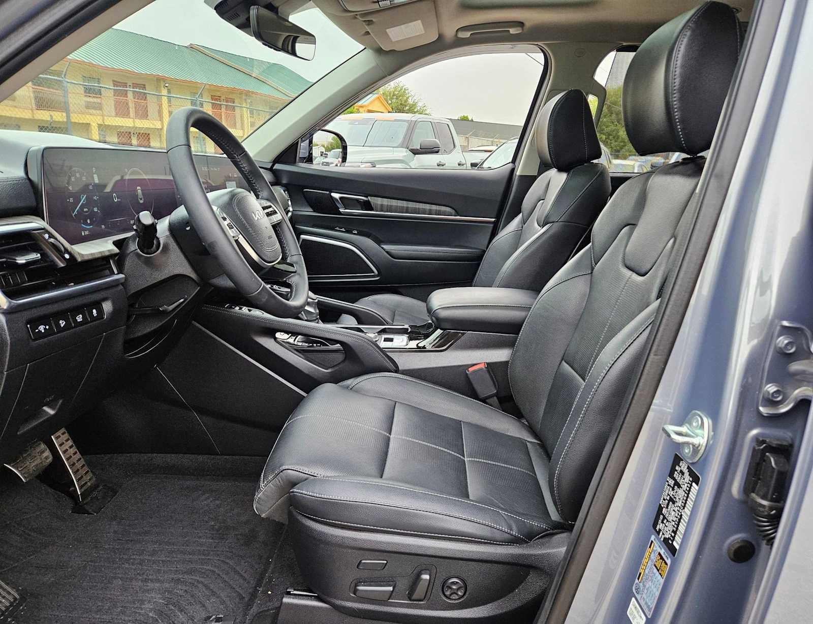 Used 2025 Kia Telluride SX image 16