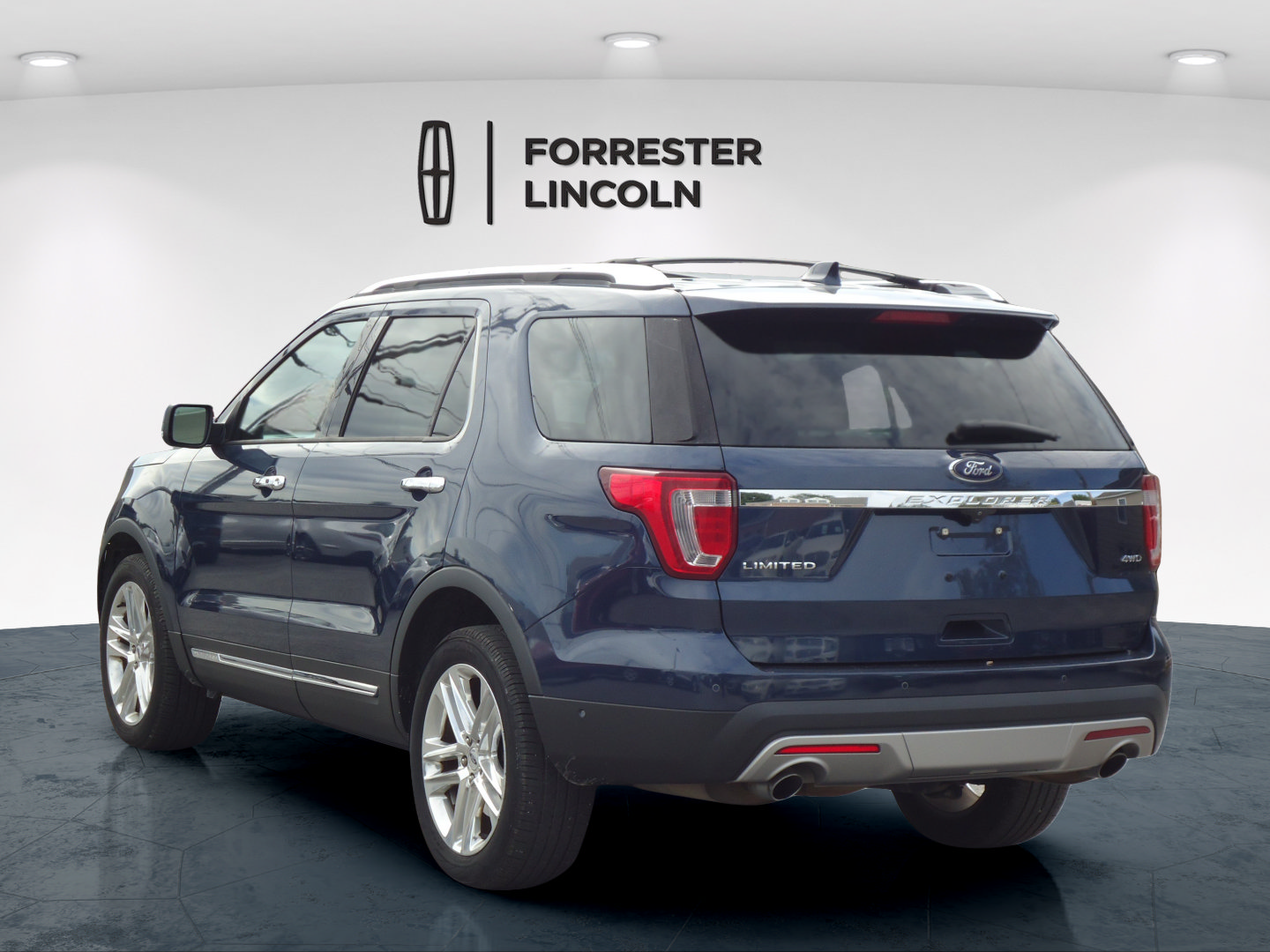 Used 2017 Ford Explorer Limited w/ Equipment Group 301A AWD/4WD image 5