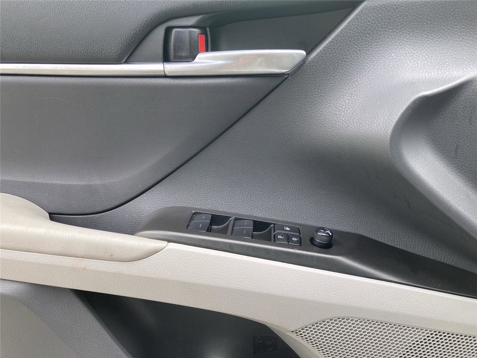 Used 2024 Toyota Camry SE image 26