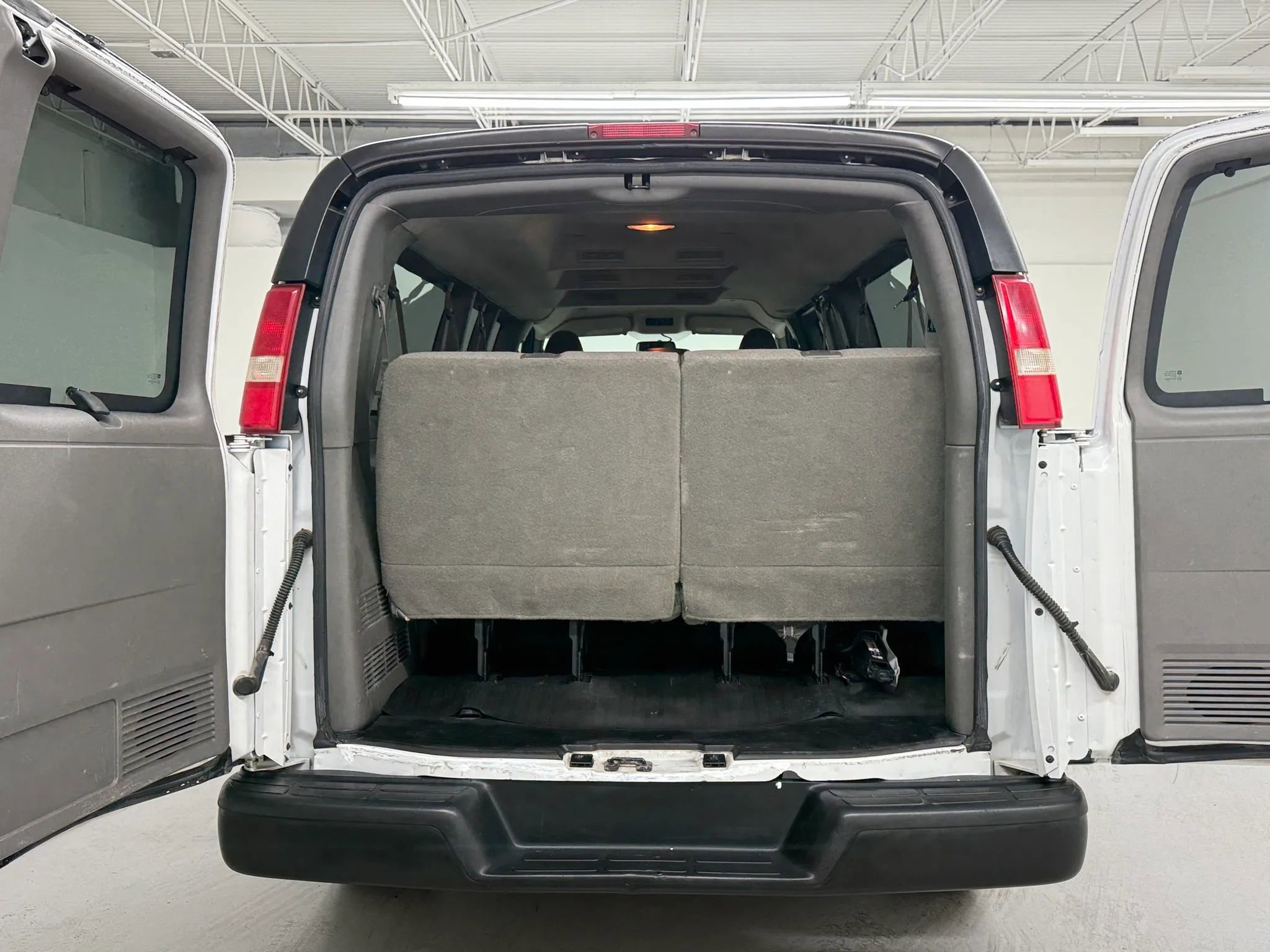 Used 2019 Chevrolet Express 3500 LS image 30