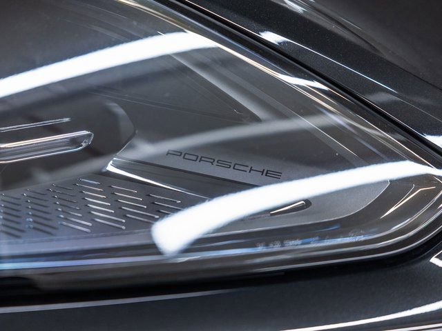 Certified 2025 Porsche Cayenne image 12