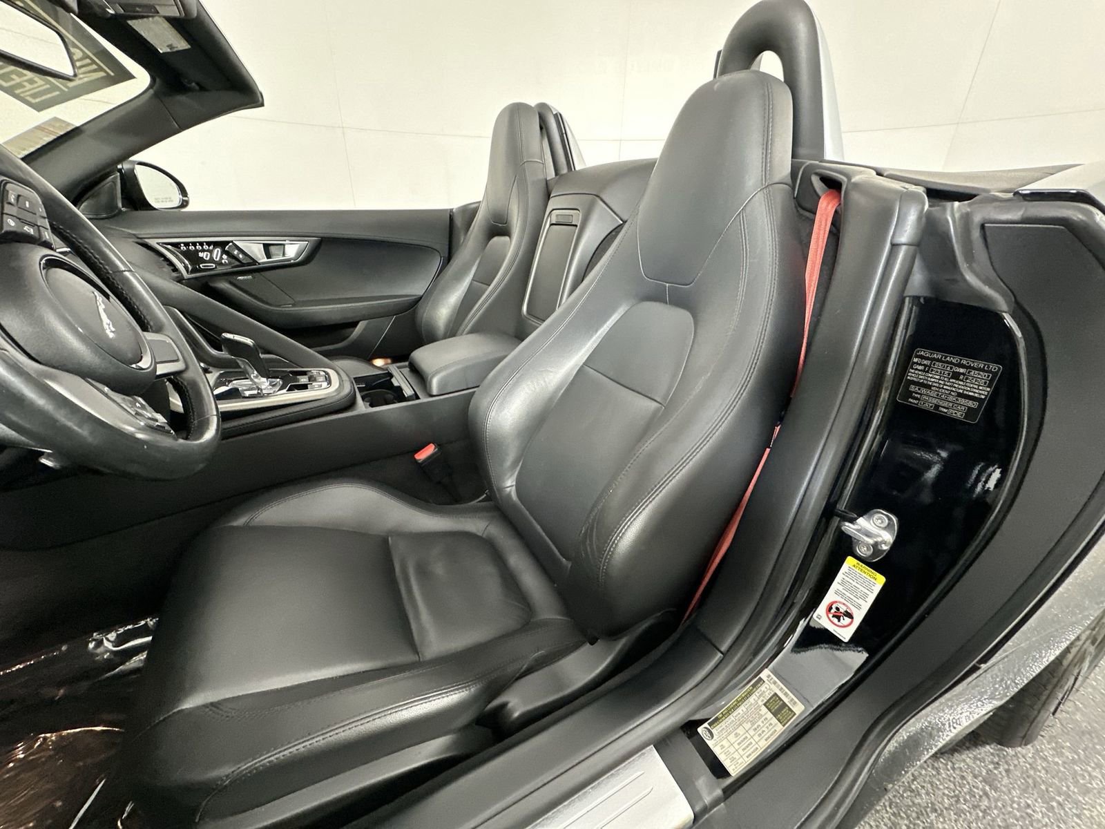 Used 2017 Jaguar F-TYPE Convertible image 15