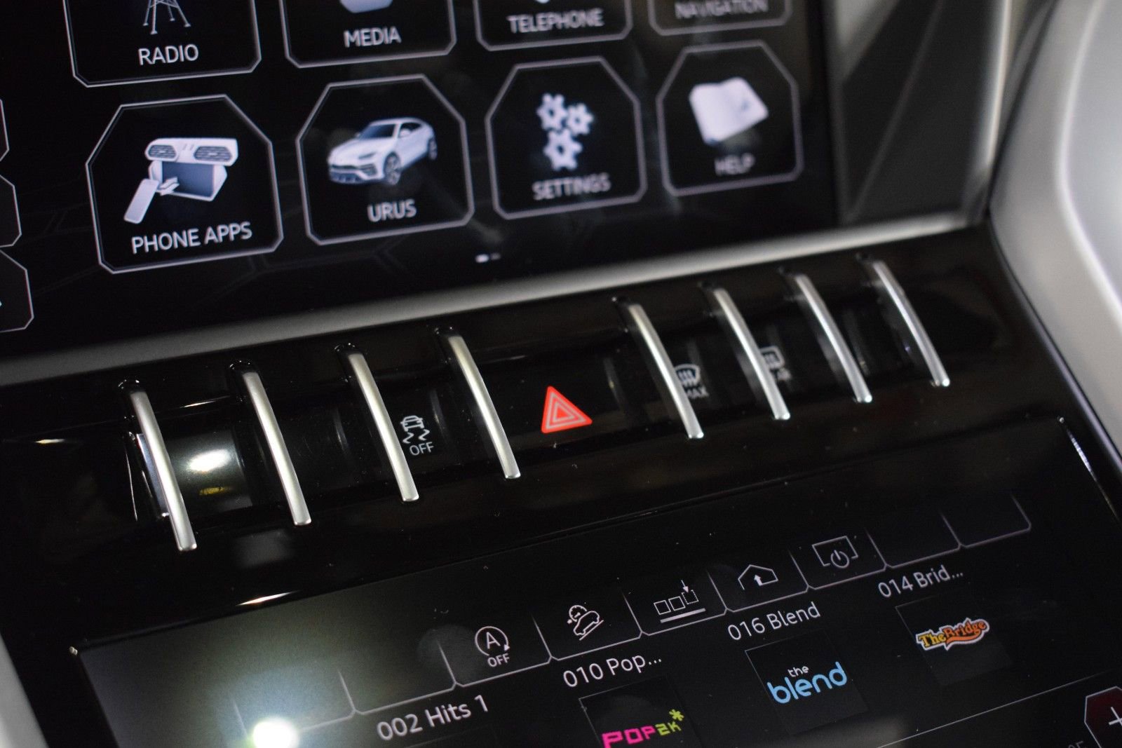 Used 2019 Lamborghini Urus AWD/4WD image 33
