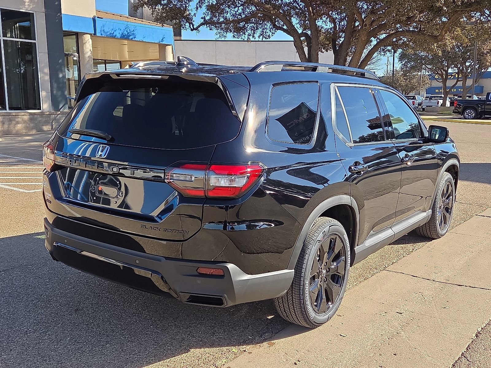 New 2026 Honda Pilot Black Edition image 4
