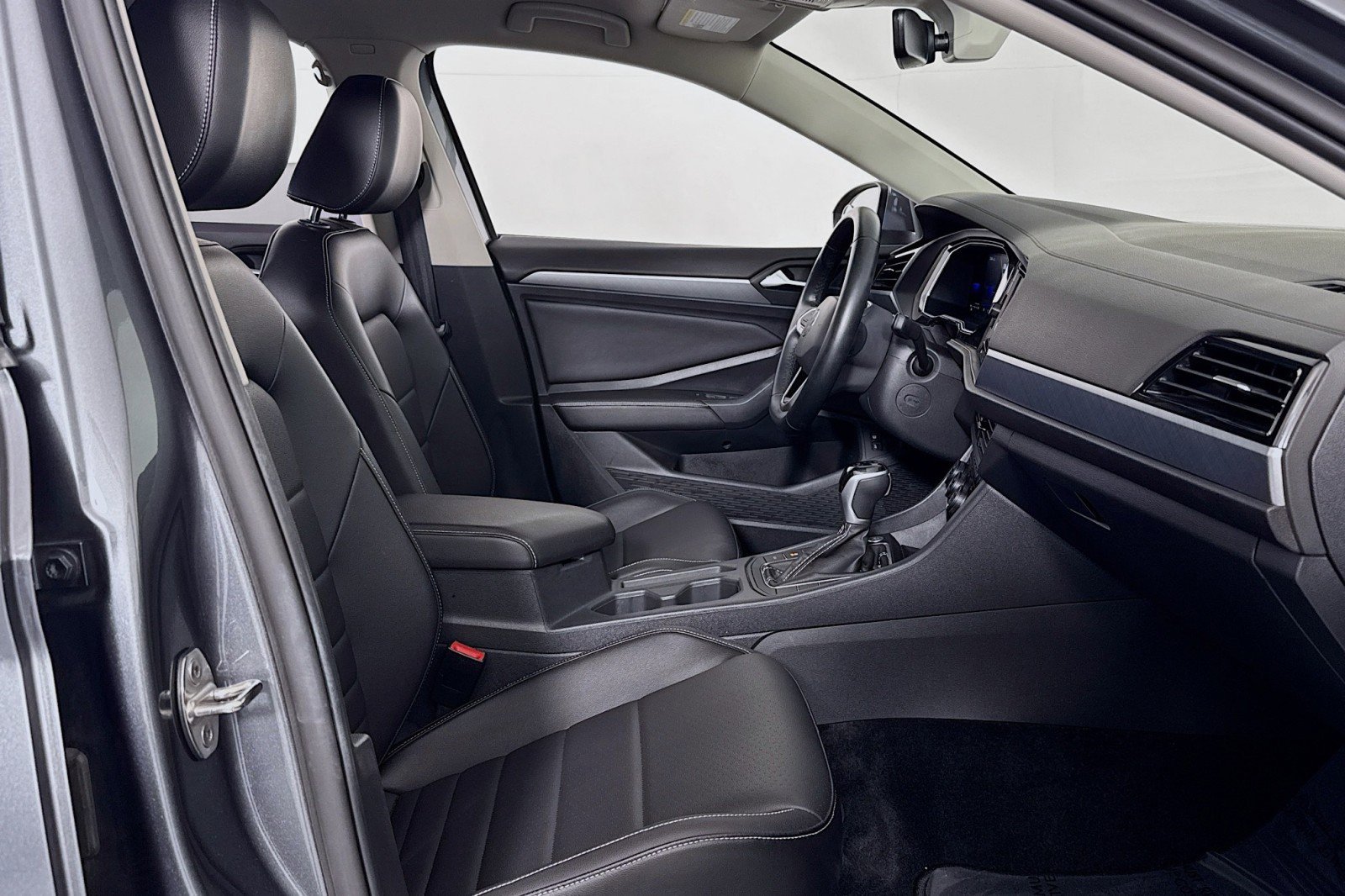 Used 2022 Volkswagen Jetta SE image 6