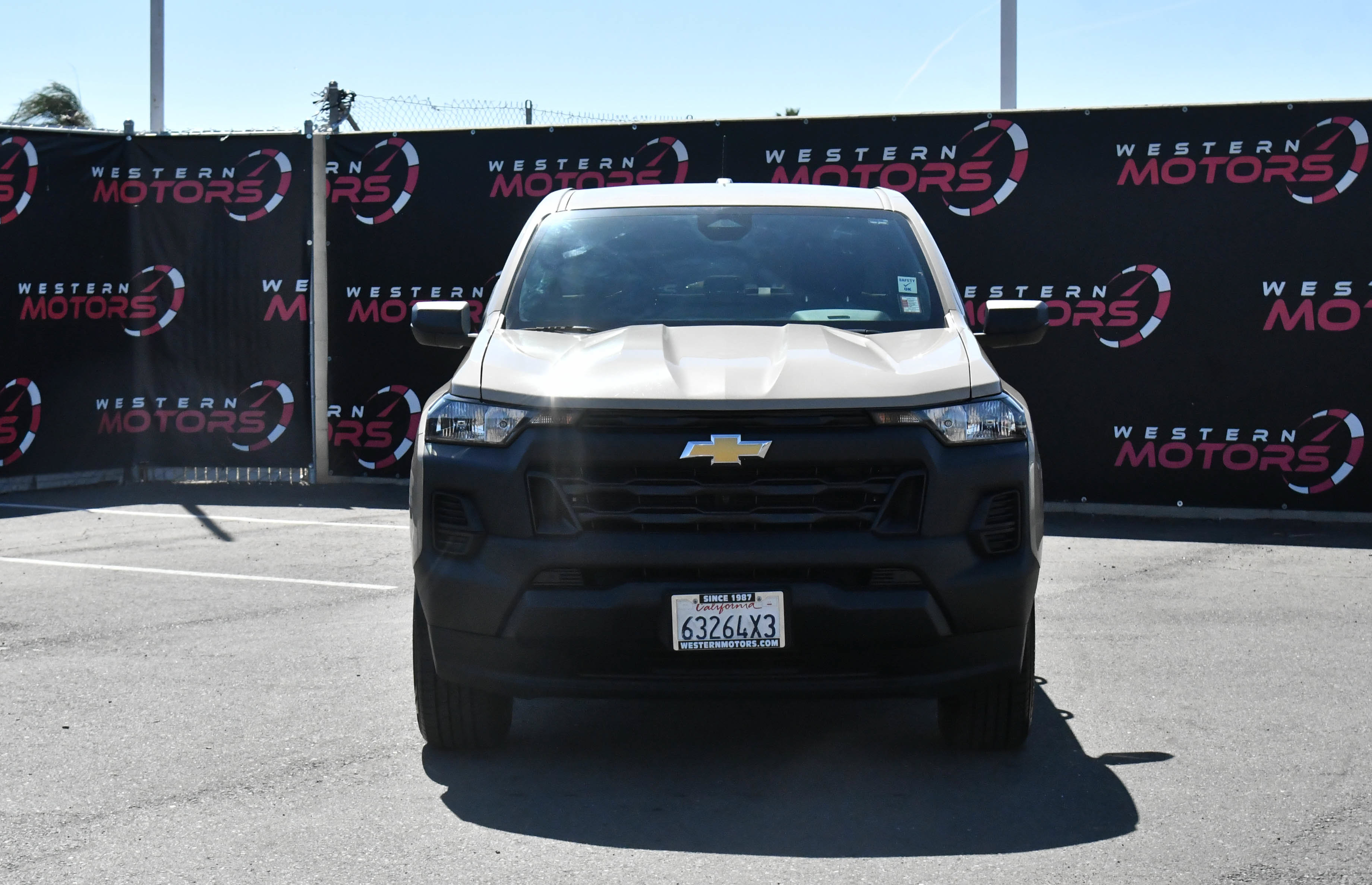 Used 2023 Chevrolet Colorado W/T RWD image 2