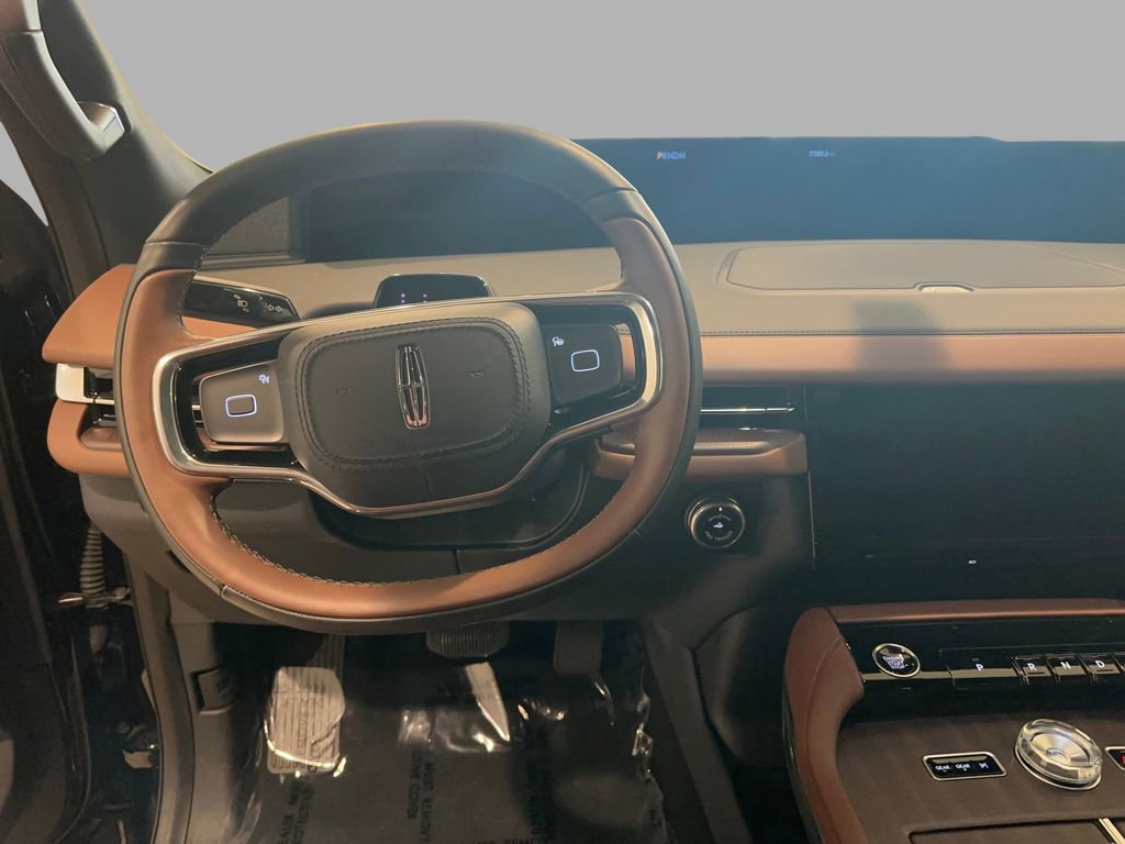 Used 2025 Lincoln Navigator Reserve image 34