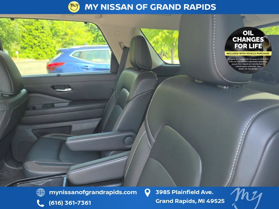 Certified 2024 Nissan Pathfinder SL w/ SL Premium Package AWD/4WD image 8
