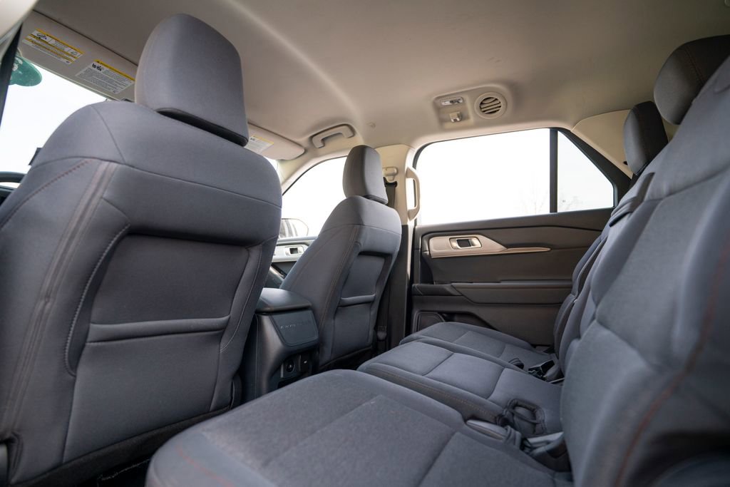 Used 2025 Ford Explorer Active image 29