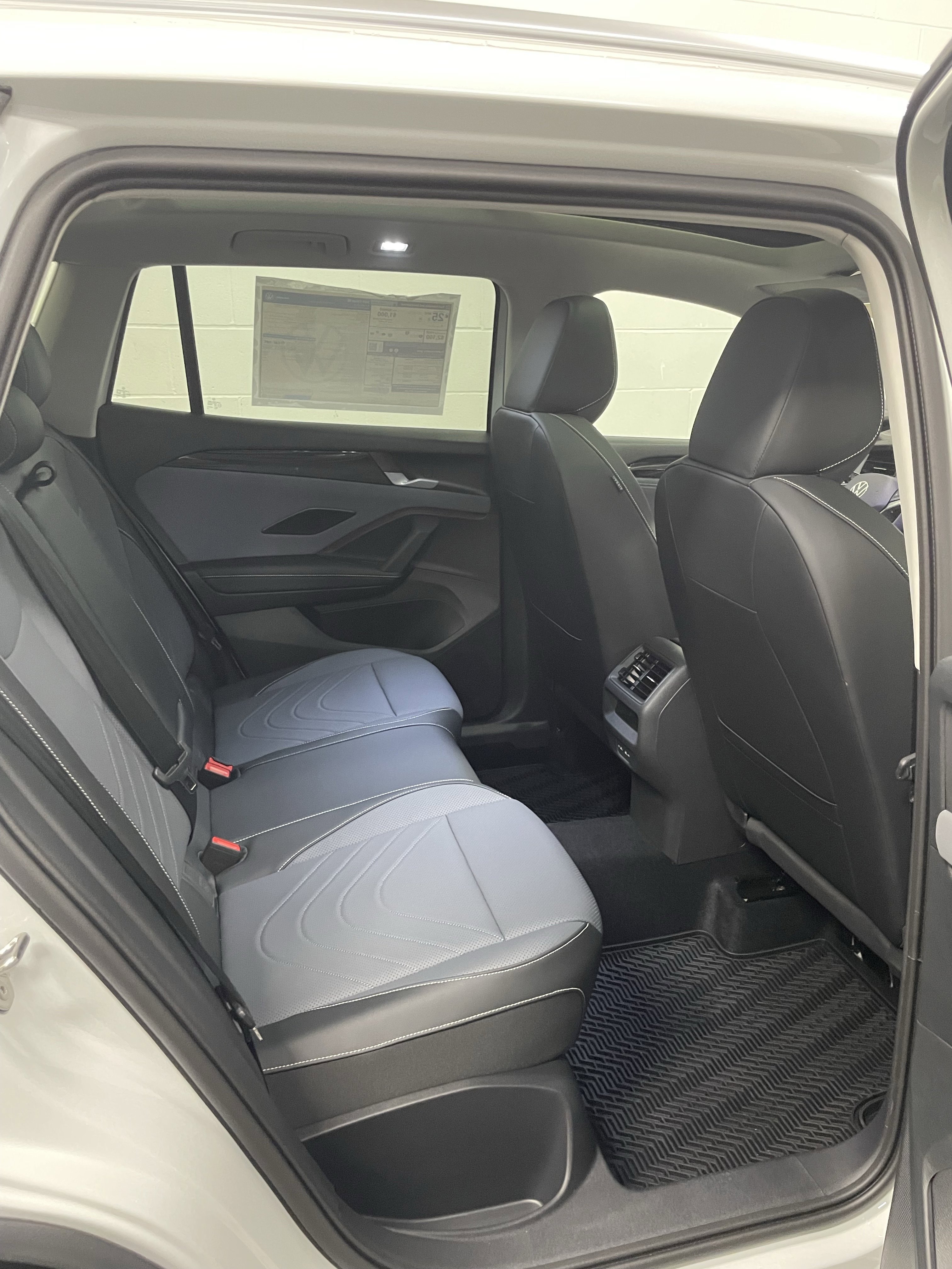 New 2025 Volkswagen Tiguan SE image 11