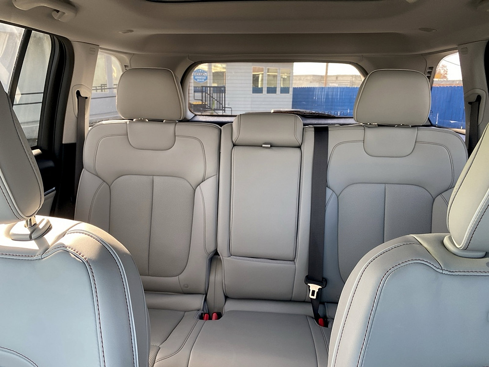 Used 2022 Jeep Grand Cherokee Overland RWD image 25