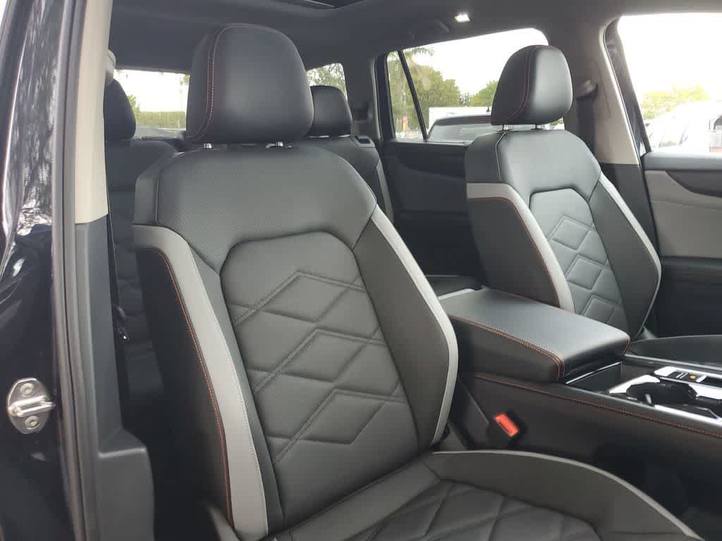 Certified 2024 Volkswagen Atlas Peak Edition SEL AWD/4WD image 32