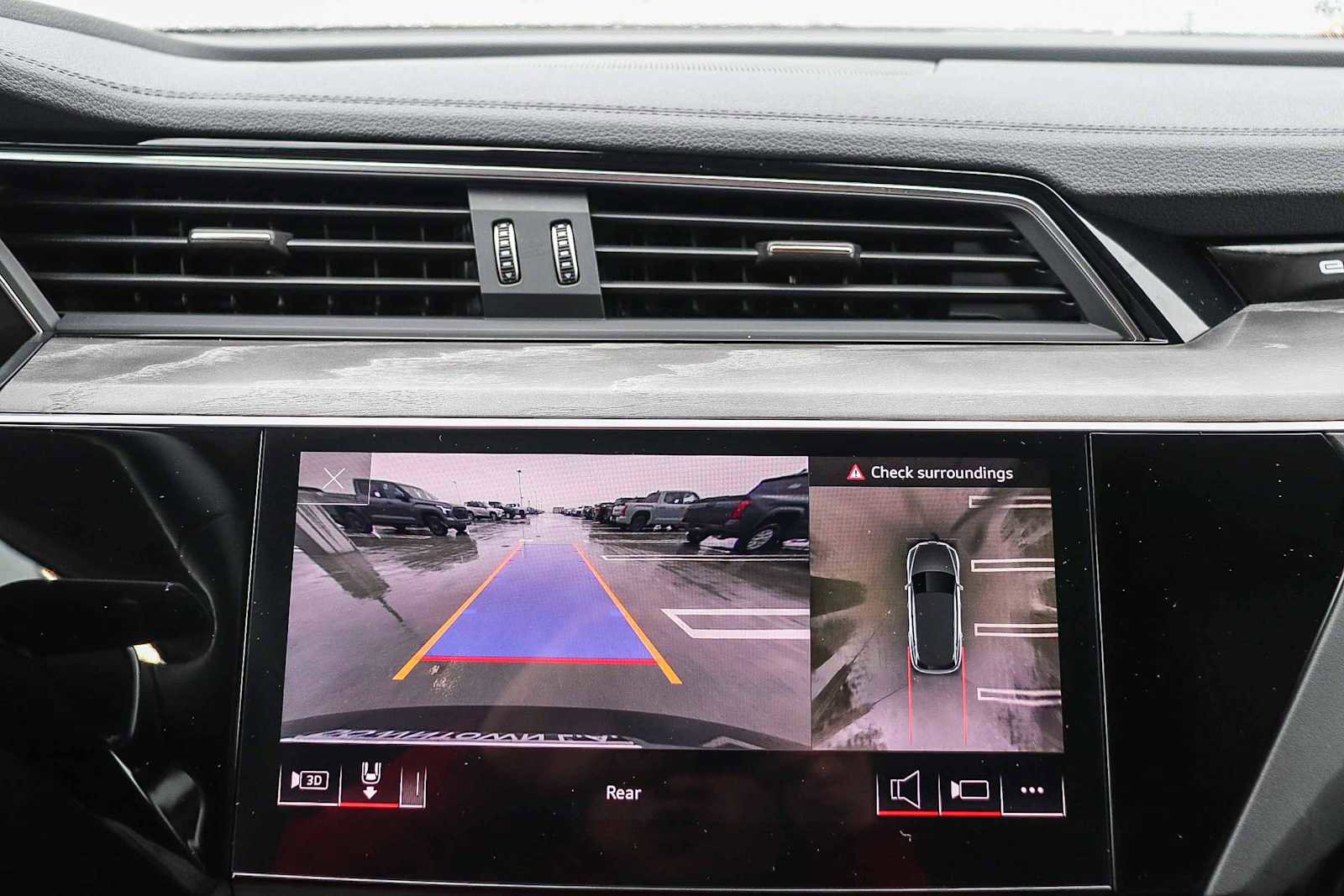 Used 2023 Audi e-tron Premium w/ Convenience Plus Package image 34