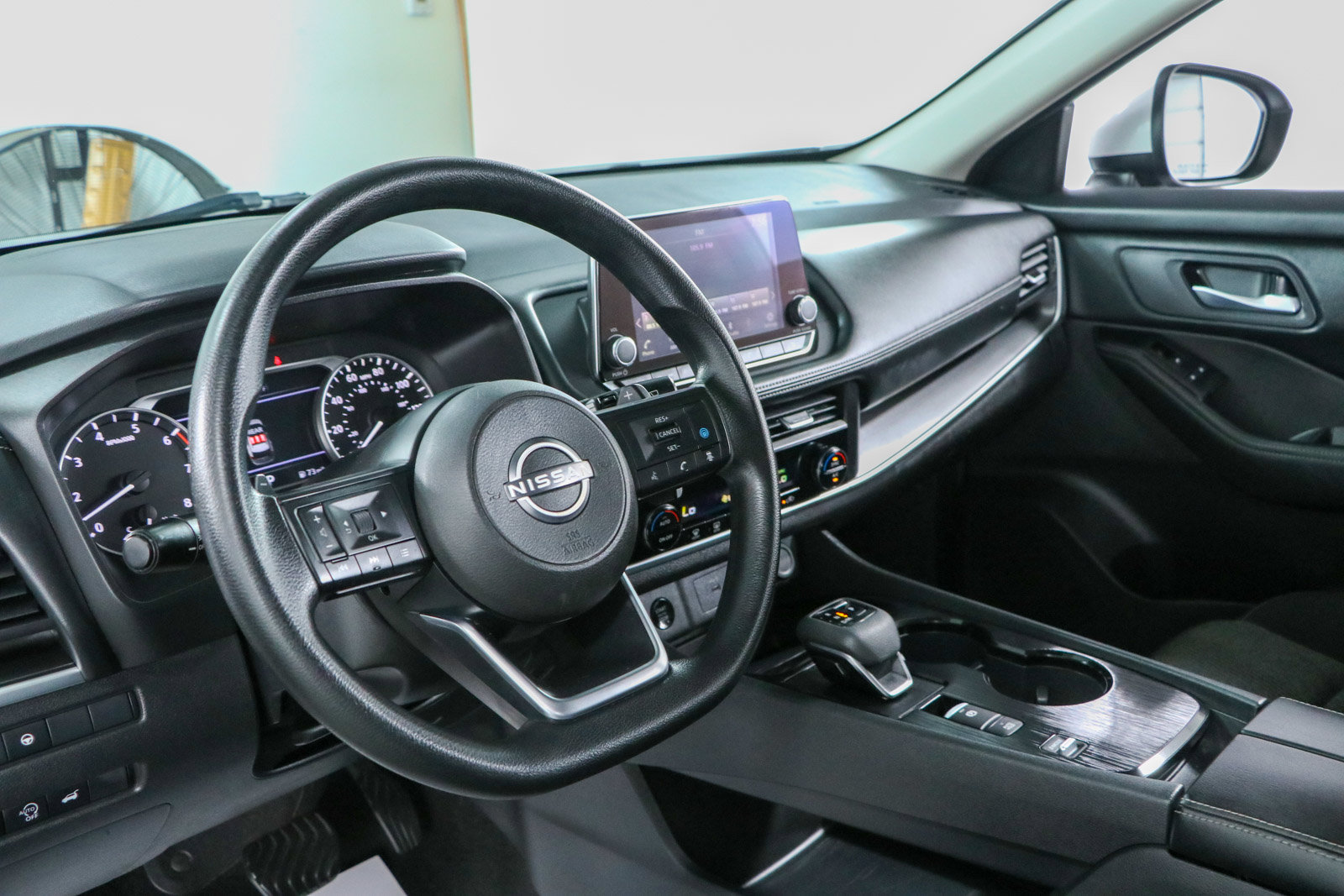Used 2024 Nissan Rogue SV FWD image 22