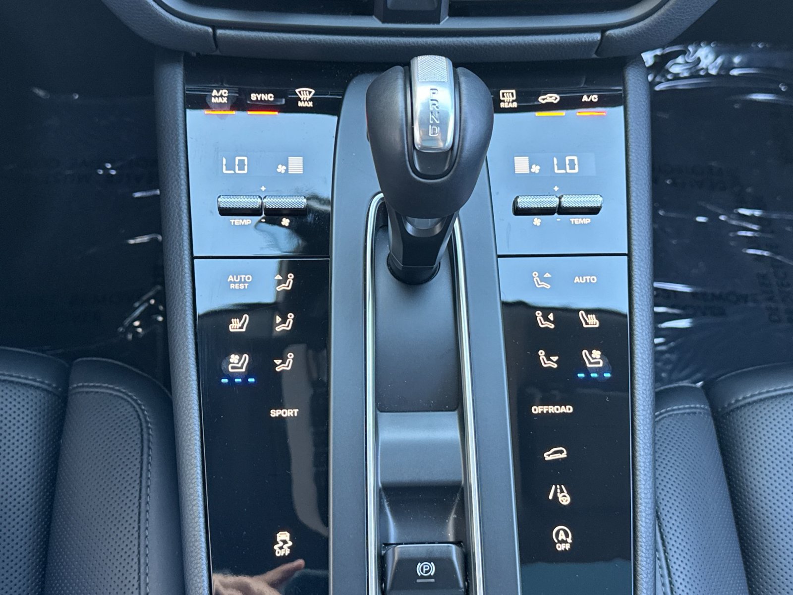 Certified 2026 Porsche Macan AWD/4WD image 20