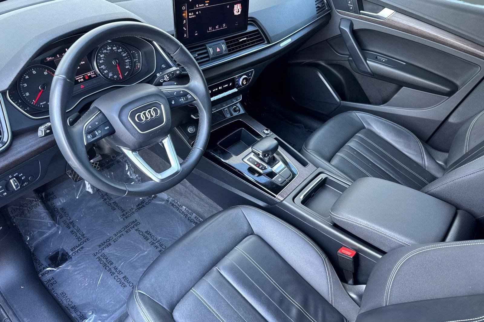 Used 2022 Audi Q5 2.0T Premium w/ Convenience Package image 4