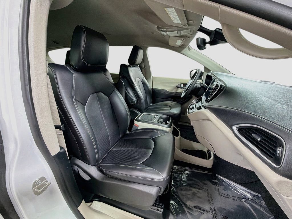 Used 2024 Chrysler Pacifica Limited FWD image 30