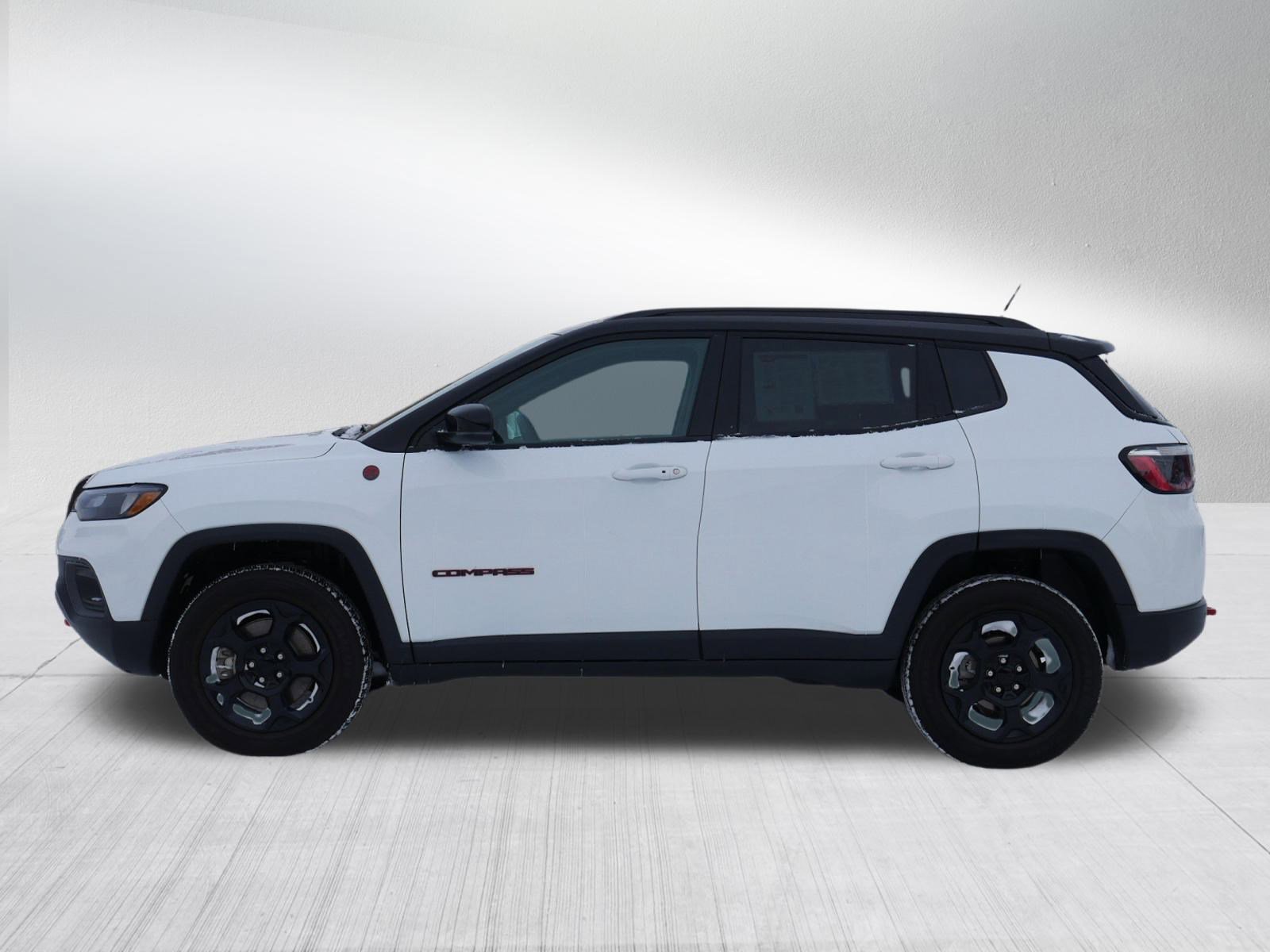 Used 2023 Jeep Compass Trailhawk image 4