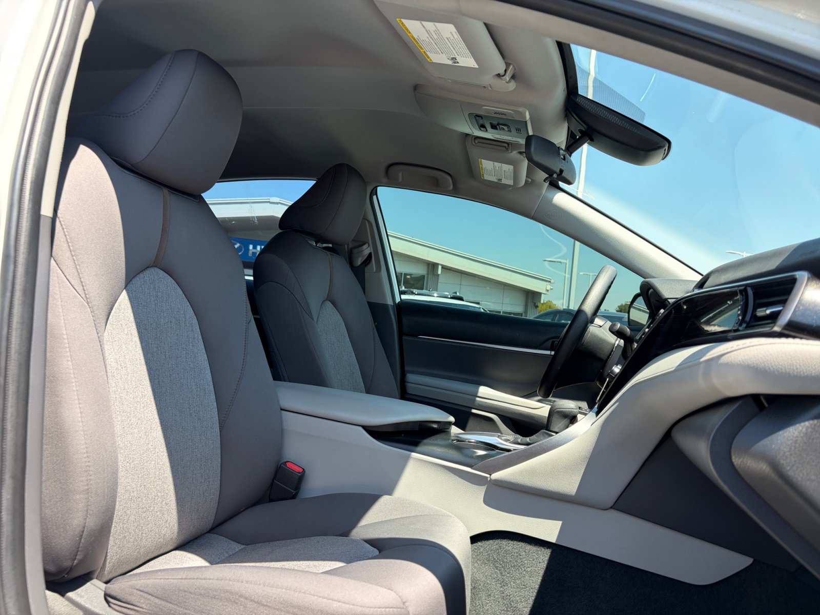 Used 2019 Toyota Camry LE FWD image 32