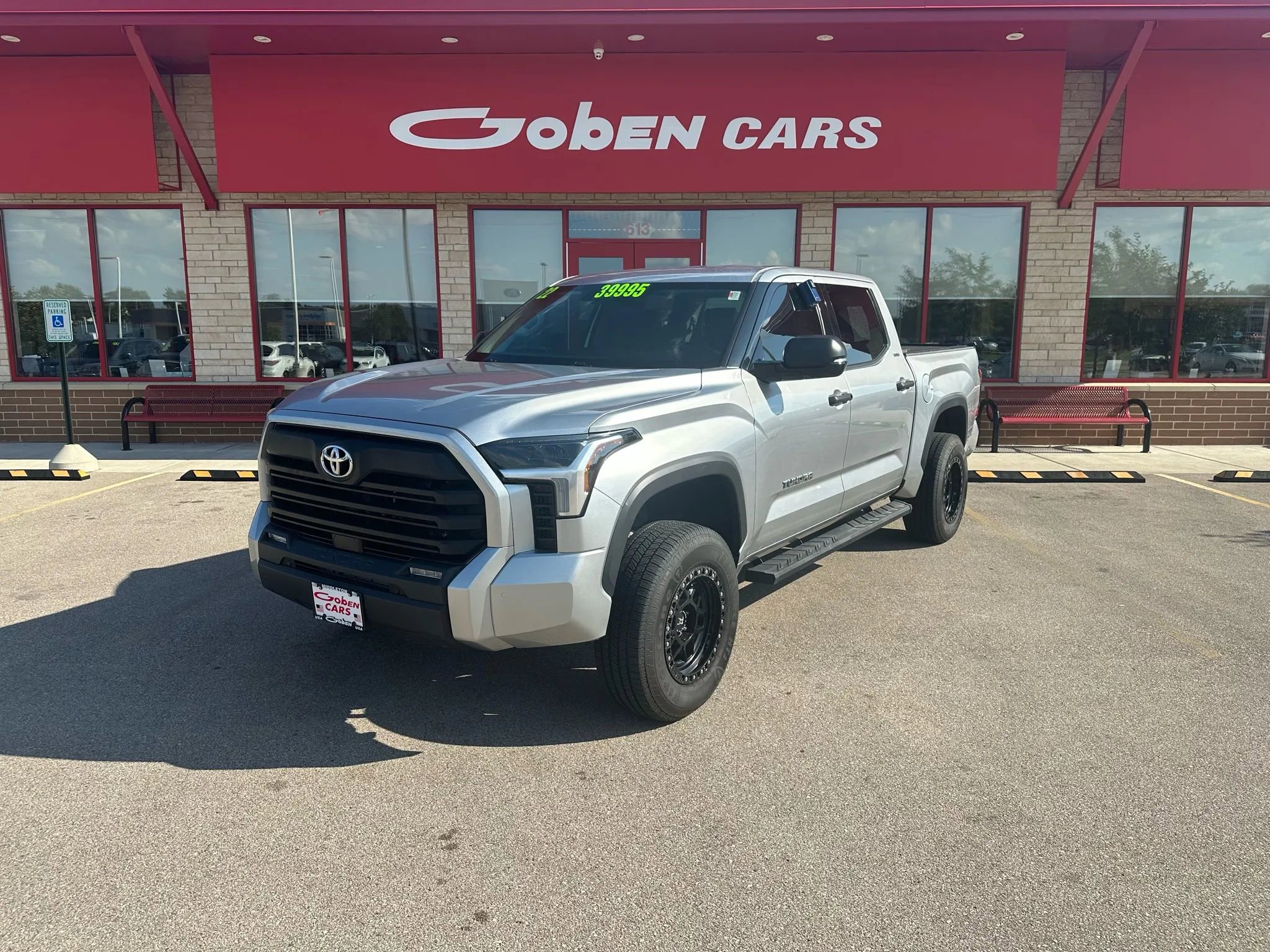 Used 2022 Toyota Tundra SR5 w/ SR5 Convenience Package image 1