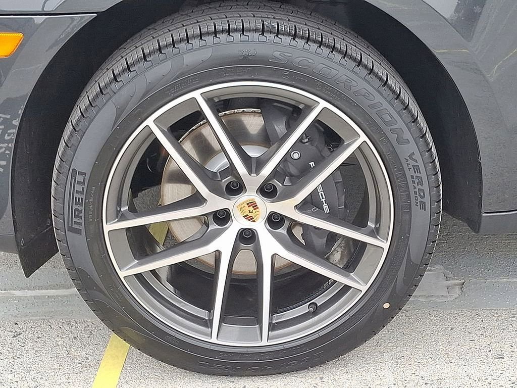 Used 2025 Porsche Macan image 10