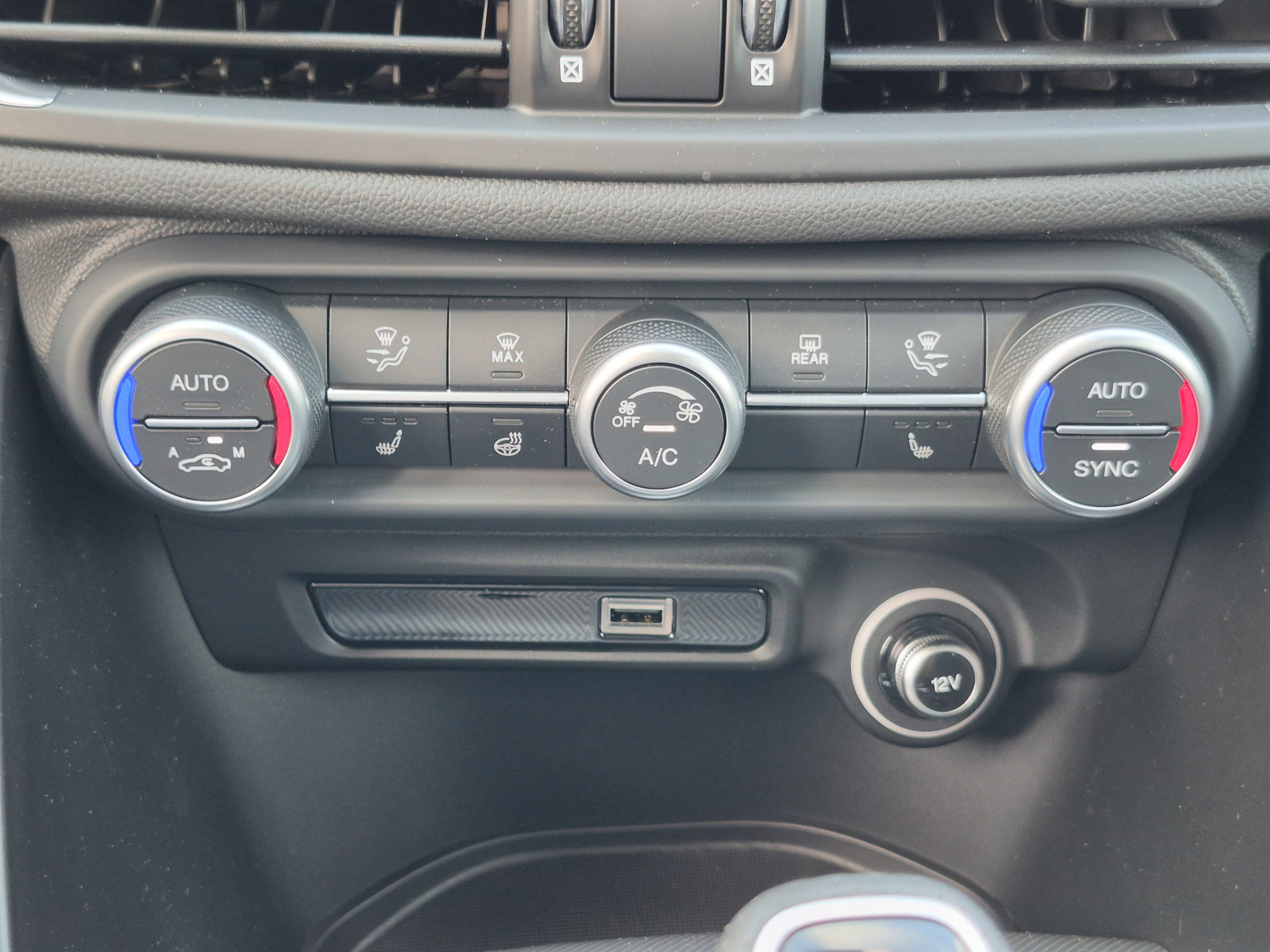 New 2026 Alfa Romeo Giulia w/ Driving Assist Package RWD image 36