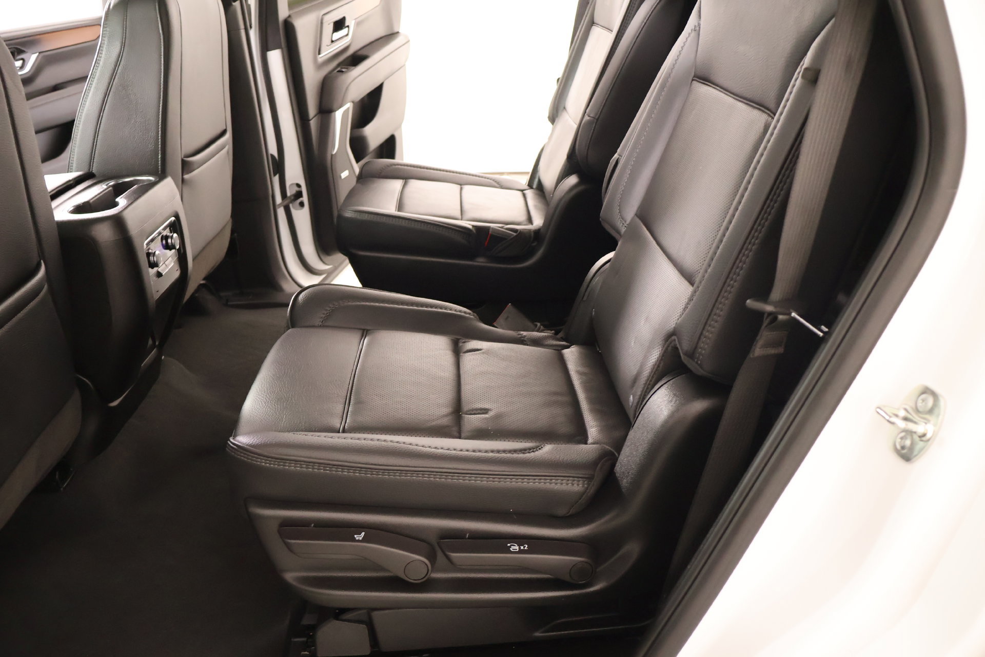 Used 2026 GMC Yukon Denali w/ Sun & Power Step Package AWD/4WD image 12