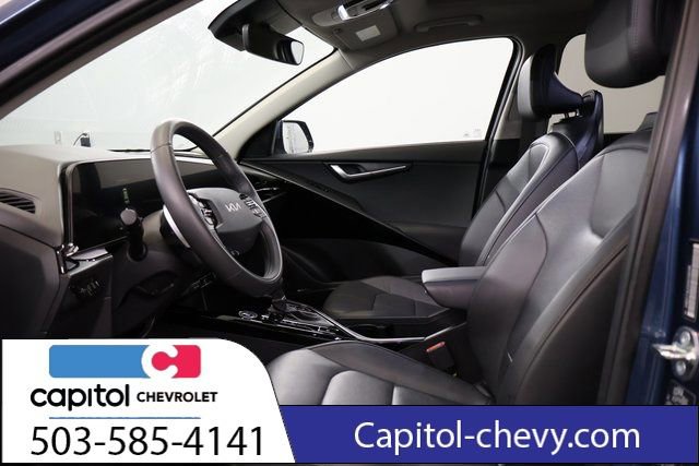 Used 2025 Kia Niro SX image 13