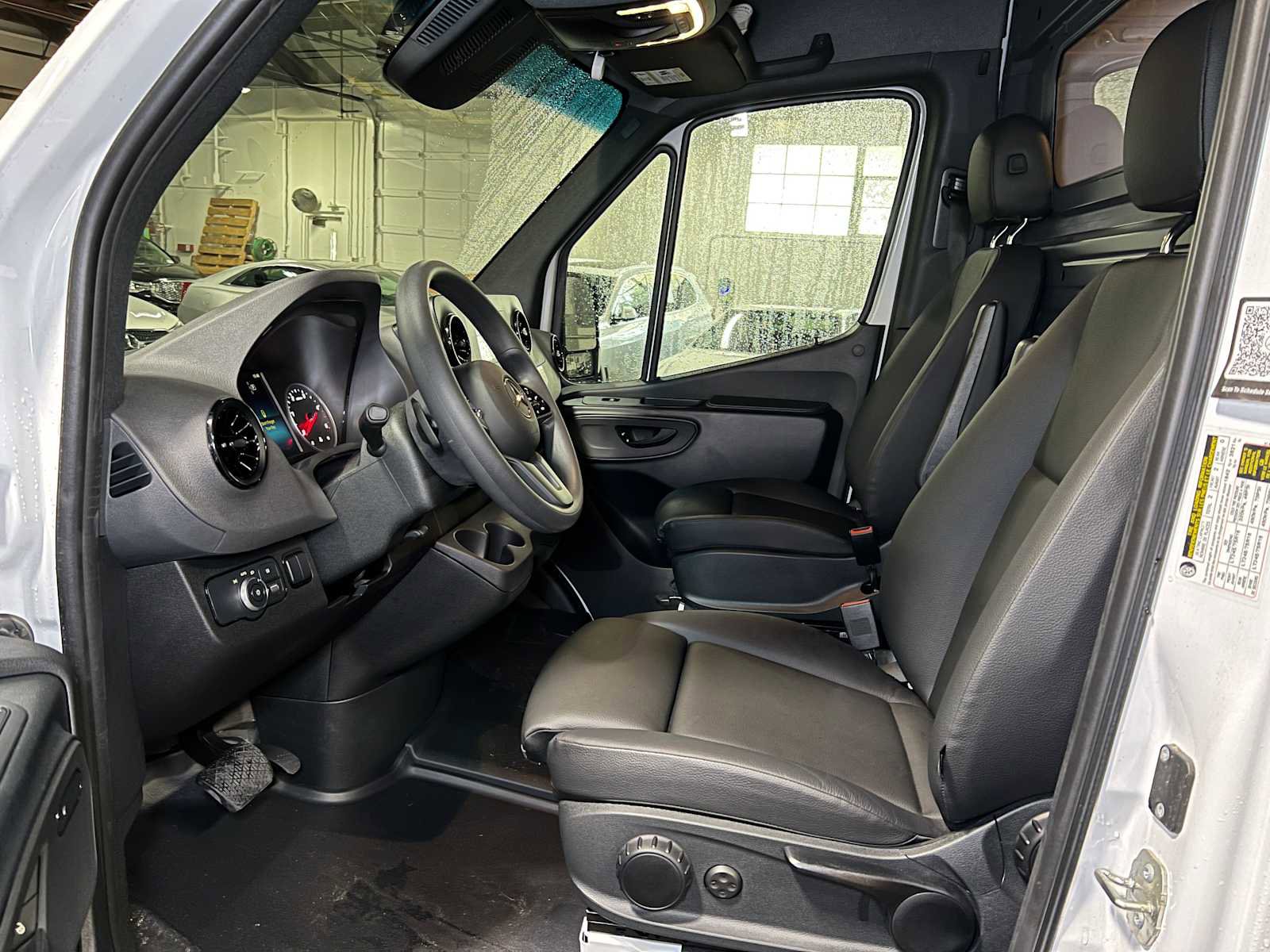Used 2024 Mercedes-Benz Sprinter 2500 image 20